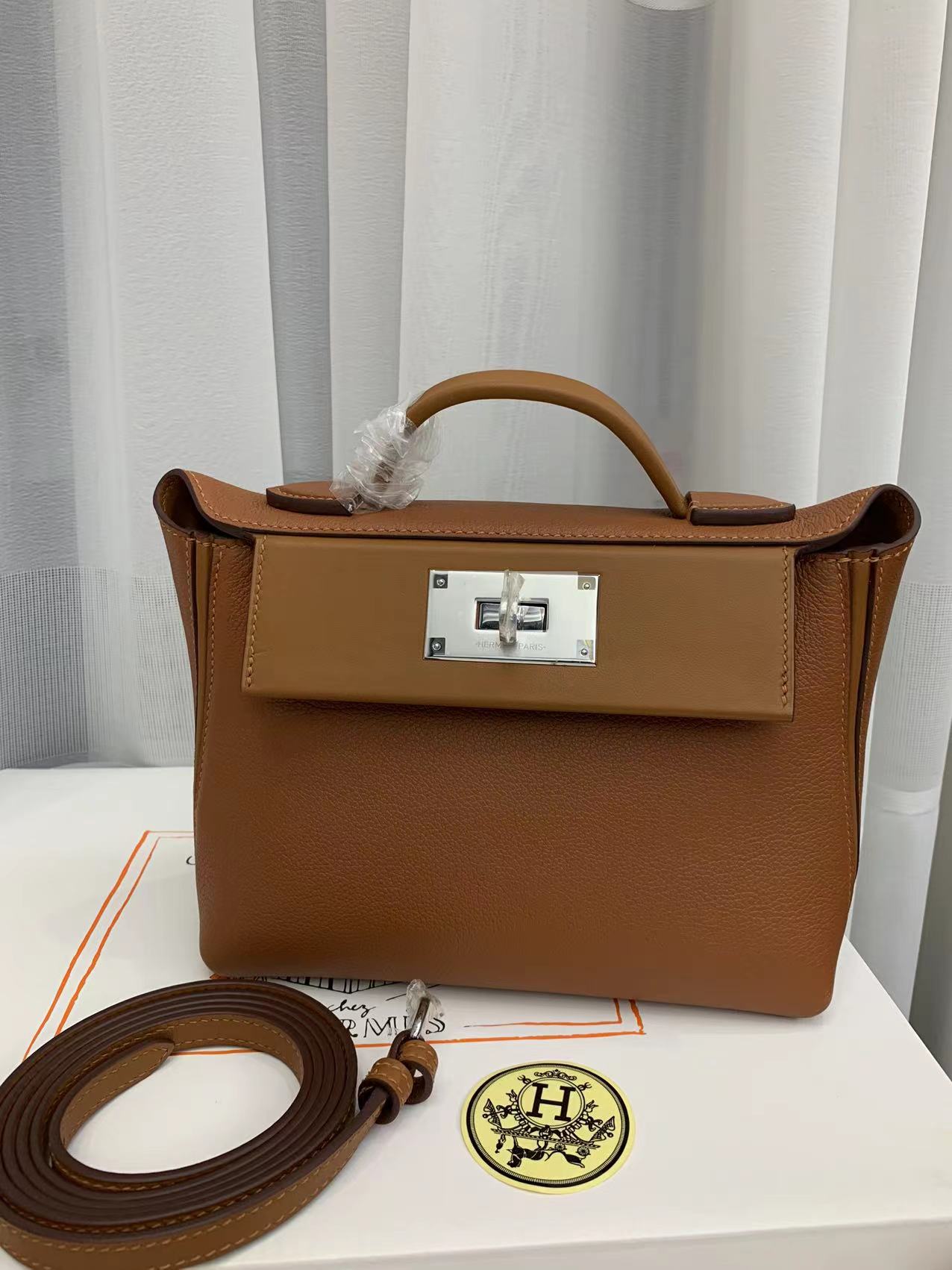 Hermes Kelly Mini 2424 21cm Handbag in Brown Clemence Leather